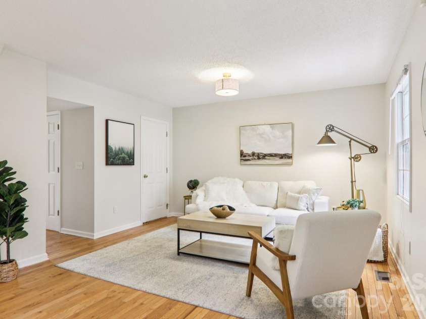 17 Castle Street, Asheville, NC 28803.  MLS# CAR4364977, YatesRealty ID 15564. 