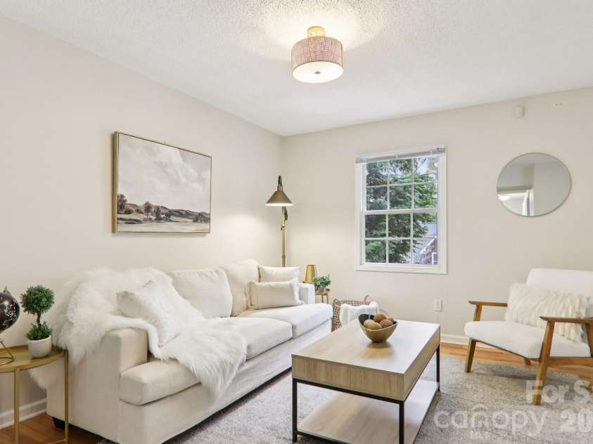 17 Castle Street, Asheville, NC 28803.  MLS# CAR4364977, YatesRealty ID 15564. 