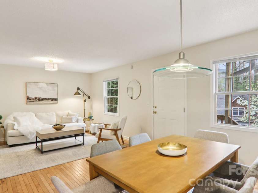 17 Castle Street, Asheville, NC 28803.  MLS# CAR4364977, YatesRealty ID 15564. 