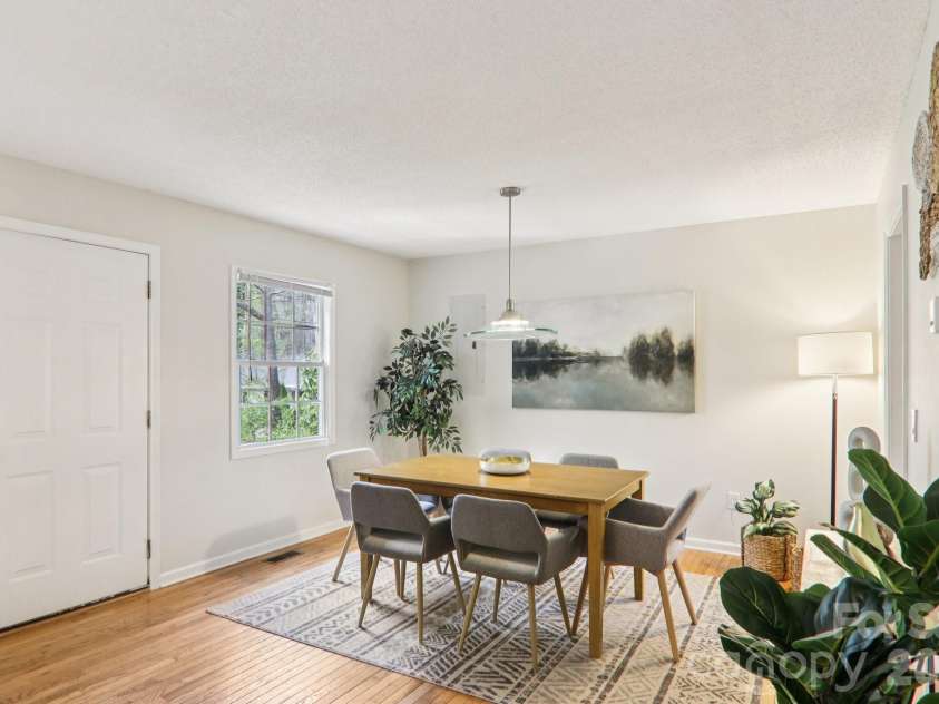 17 Castle Street, Asheville, NC 28803.  MLS# CAR4364977, YatesRealty ID 15564. 