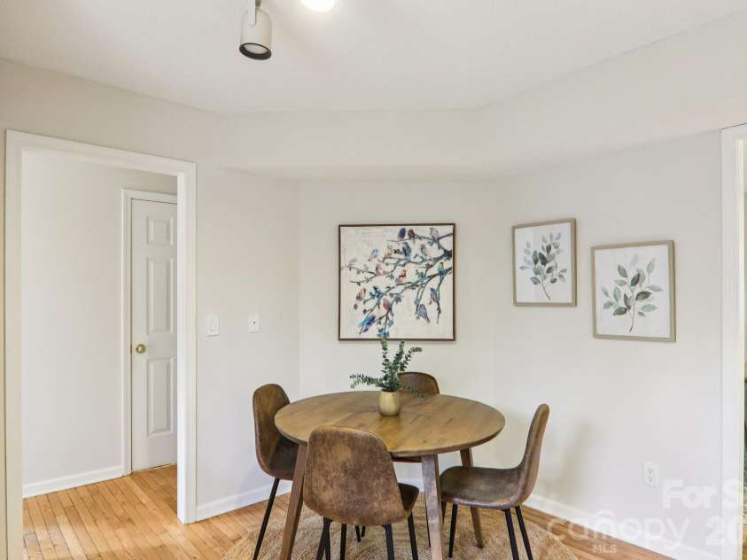 17 Castle Street, Asheville, NC 28803.  MLS# CAR4364977, YatesRealty ID 15564. 