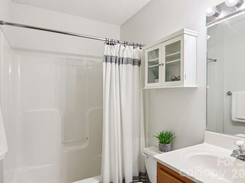 17 Castle Street, Asheville, NC 28803.  MLS# CAR4364977, YatesRealty ID 15564. 