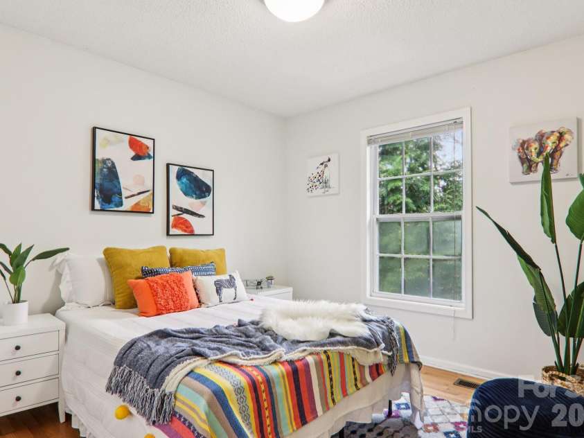 17 Castle Street, Asheville, NC 28803.  MLS# CAR4364977, YatesRealty ID 15564. 