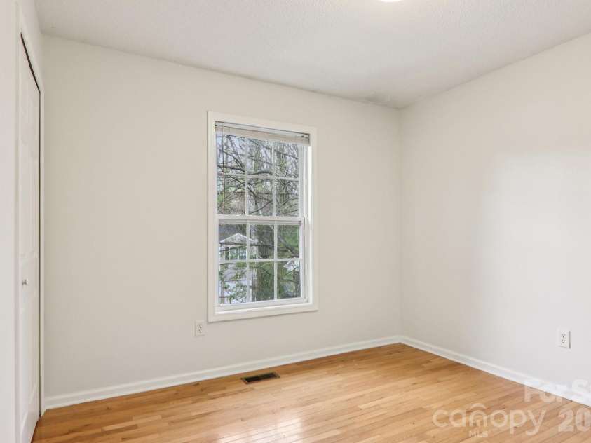 17 Castle Street, Asheville, NC 28803.  MLS# CAR4364977, YatesRealty ID 15564. 