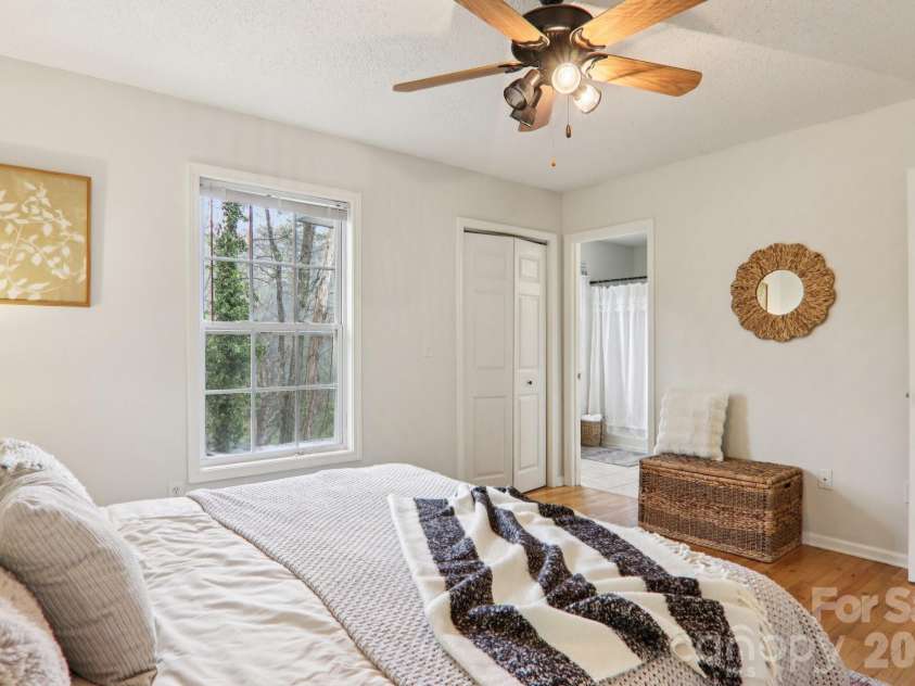 17 Castle Street, Asheville, NC 28803.  MLS# CAR4364977, YatesRealty ID 15564. 