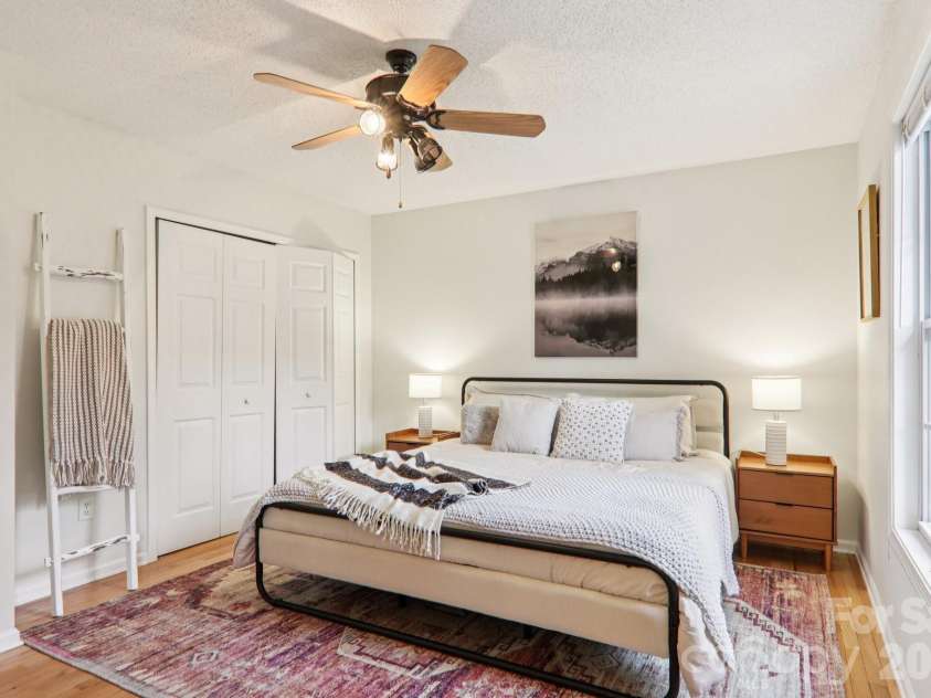 17 Castle Street, Asheville, NC 28803.  MLS# CAR4364977, YatesRealty ID 15564. 
