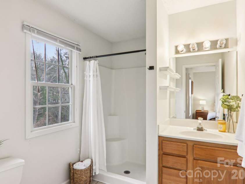 17 Castle Street, Asheville, NC 28803.  MLS# CAR4364977, YatesRealty ID 15564. 