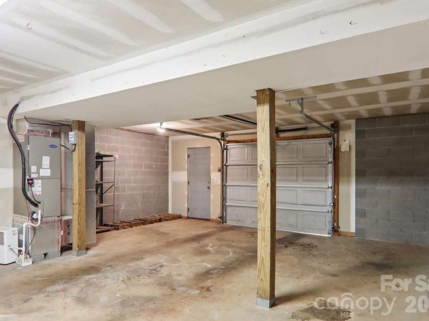 17 Castle Street, Asheville, NC 28803.  MLS# CAR4364977, YatesRealty ID 15564. 