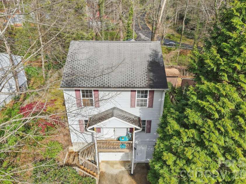 17 Castle Street, Asheville, NC 28803.  MLS# CAR4364977, YatesRealty ID 15564. 