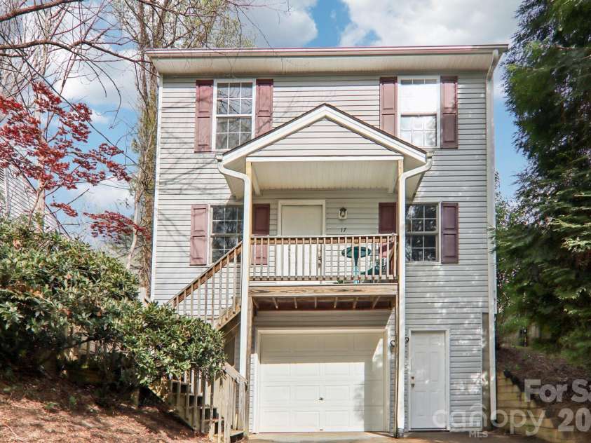 17 Castle Street, Asheville, NC 28803.  MLS# CAR4364977, YatesRealty ID 15564. 