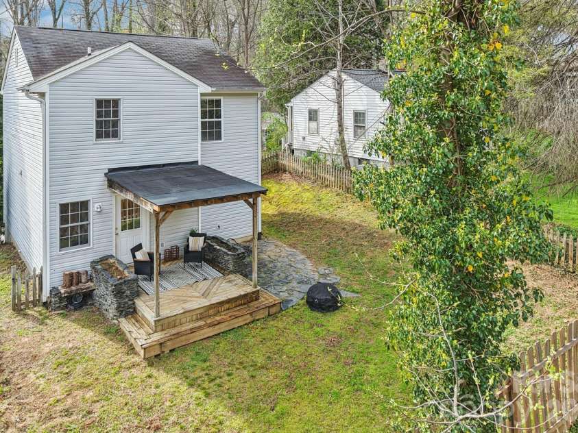 17 Castle Street, Asheville, NC 28803.  MLS# CAR4364977, YatesRealty ID 15564. 