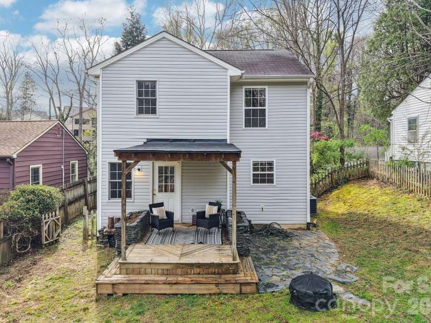17 Castle Street, Asheville, NC 28803.  MLS# CAR4364977, YatesRealty ID 15564. 
