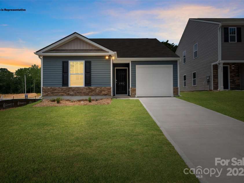 1411 5th Street Drive, Hickory, NC 28601.  MLS# CAR4214054, YatesRealty ID 15565. 