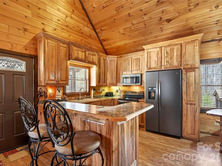 437 Cinnamon Ridge Road, Rutherfordton, NC 28139.  MLS# CAR4359643, YatesRealty ID 15566. 