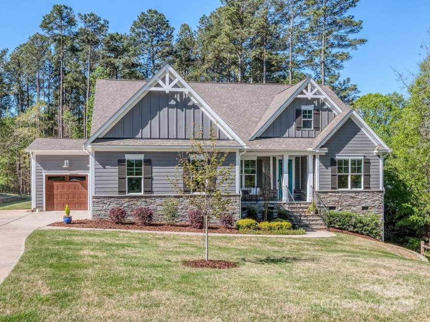 143 Robinson Ridge Drive, Mooresville, NC 28117.  MLS# CAR4246025, YatesRealty ID 15567. 143 Robinson Ridge Dr.