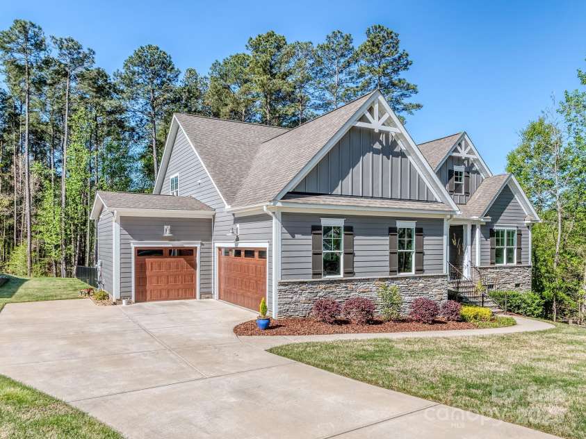 143 Robinson Ridge Drive, Mooresville, NC 28117.  MLS# CAR4246025, YatesRealty ID 15567. 3 Car Garage
