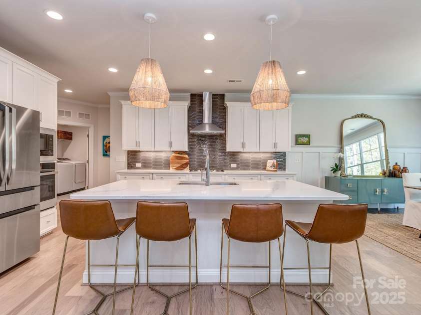 143 Robinson Ridge Drive, Mooresville, NC 28117.  MLS# CAR4246025, YatesRealty ID 15567. Beautiful Kitchen, Large Island w/ Breakfast Bar