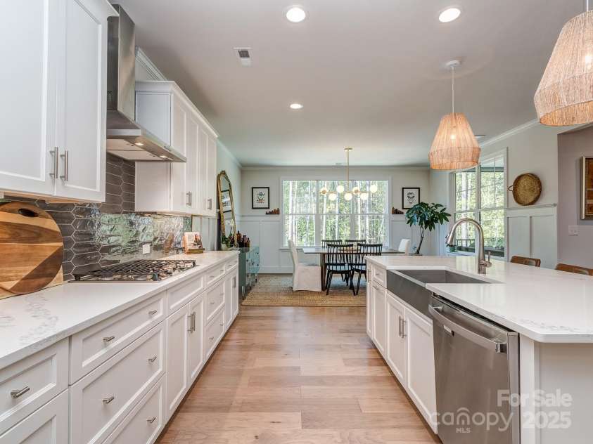 143 Robinson Ridge Drive, Mooresville, NC 28117.  MLS# CAR4246025, YatesRealty ID 15567. Chef's Kitchen w/Gas Cooktop