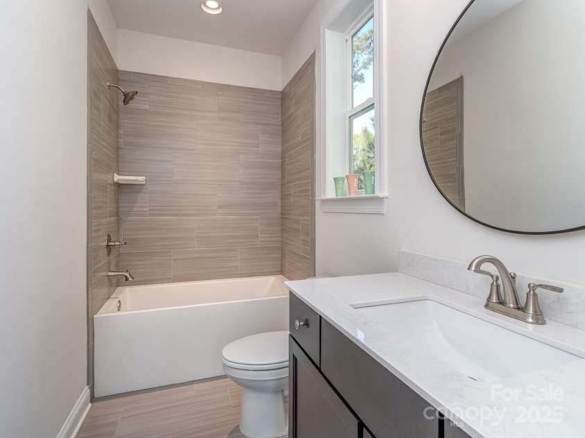 143 Robinson Ridge Drive, Mooresville, NC 28117.  MLS# CAR4246025, YatesRealty ID 15567. En-Suite Bath to Bedroom #2
