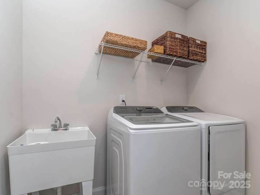 143 Robinson Ridge Drive, Mooresville, NC 28117.  MLS# CAR4246025, YatesRealty ID 15567. Large Laundry Room (Washer & Dryer Convey)