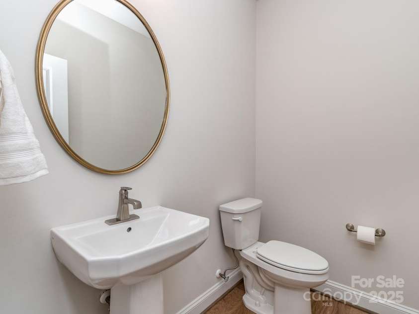 143 Robinson Ridge Drive, Mooresville, NC 28117.  MLS# CAR4246025, YatesRealty ID 15567. Main Floor Half Bath