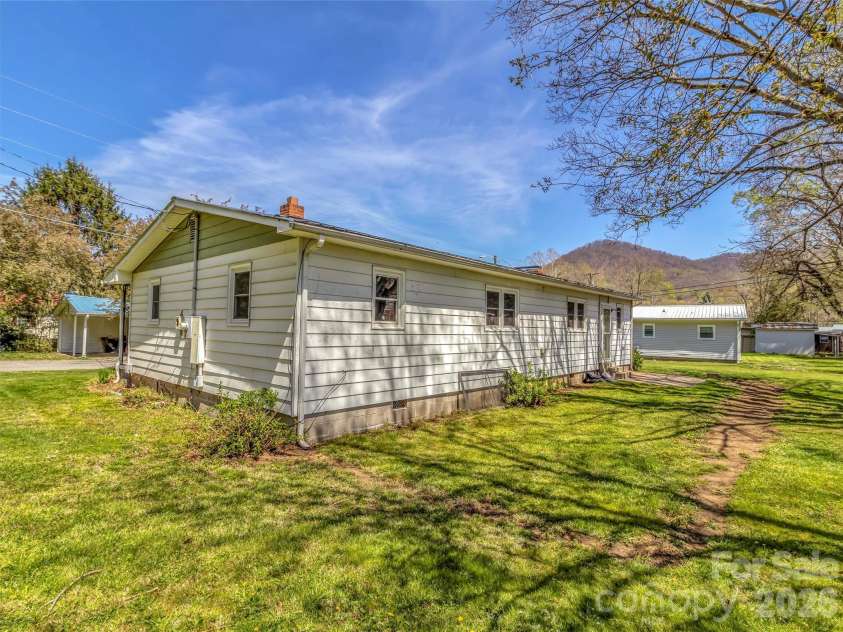 61 Indian Trail Loop, Waynesville, NC 28786.  MLS# CAR4368770, YatesRealty ID 15569. 