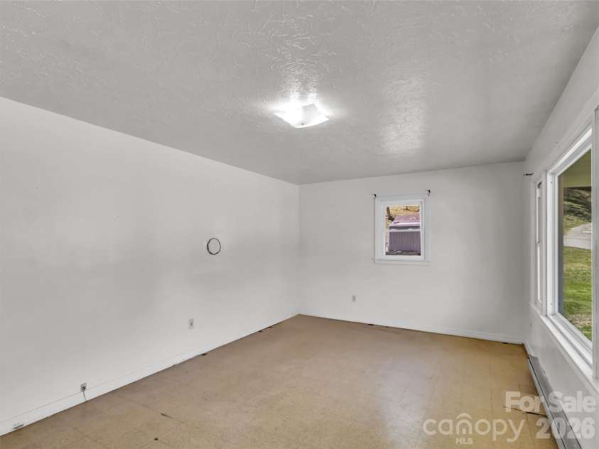 61 Indian Trail Loop, Waynesville, NC 28786.  MLS# CAR4368770, YatesRealty ID 15569. 