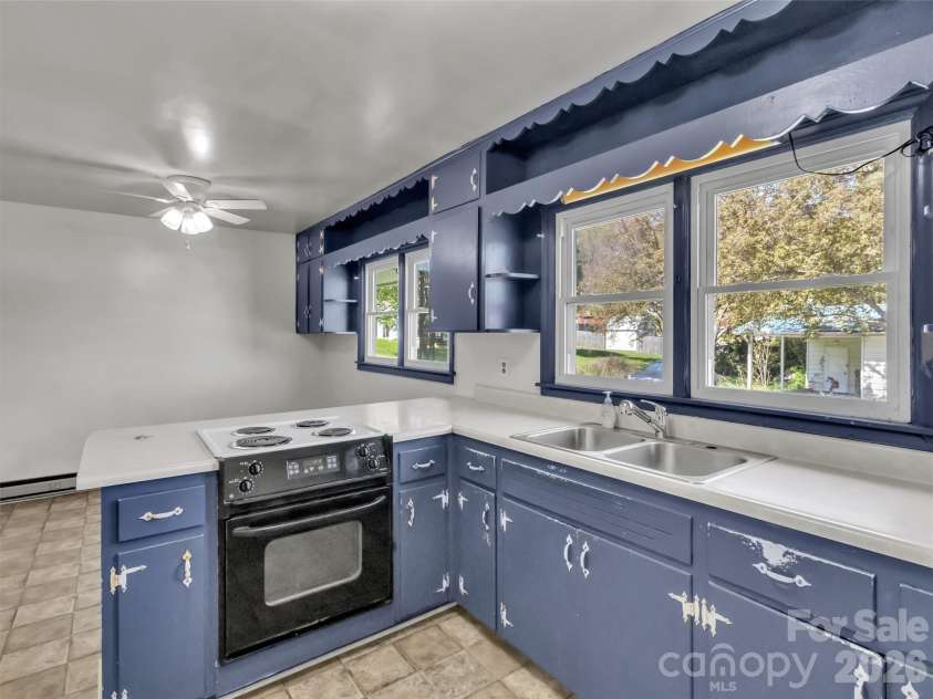 61 Indian Trail Loop, Waynesville, NC 28786.  MLS# CAR4368770, YatesRealty ID 15569. 