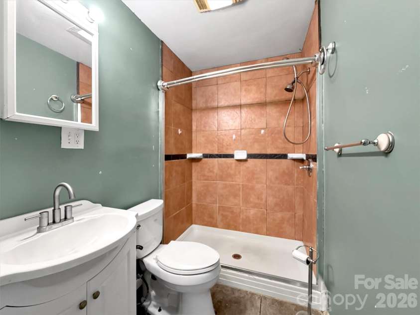61 Indian Trail Loop, Waynesville, NC 28786.  MLS# CAR4368770, YatesRealty ID 15569. 