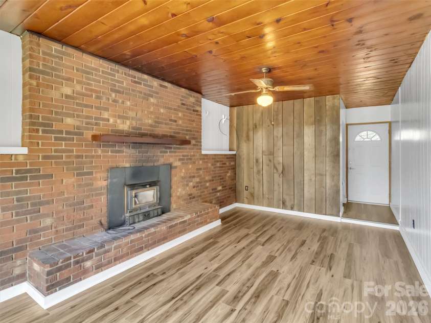 61 Indian Trail Loop, Waynesville, NC 28786.  MLS# CAR4368770, YatesRealty ID 15569. Den