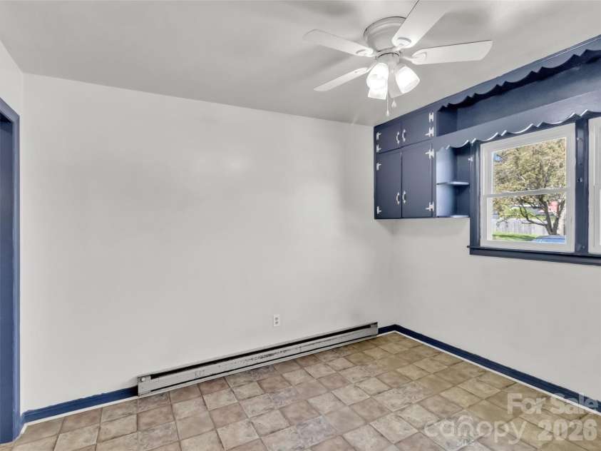 61 Indian Trail Loop, Waynesville, NC 28786.  MLS# CAR4368770, YatesRealty ID 15569. Eat in Kitchen