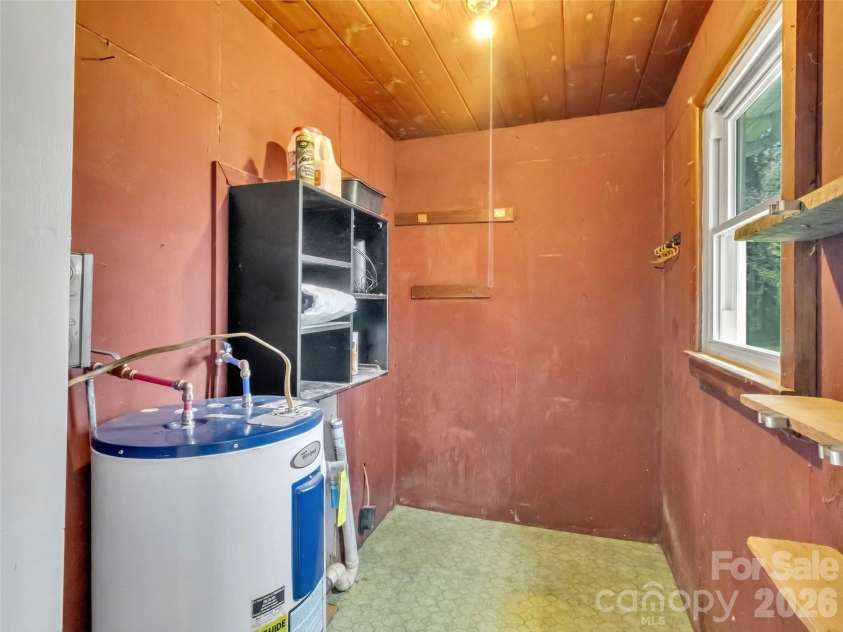 61 Indian Trail Loop, Waynesville, NC 28786.  MLS# CAR4368770, YatesRealty ID 15569. Laundry room