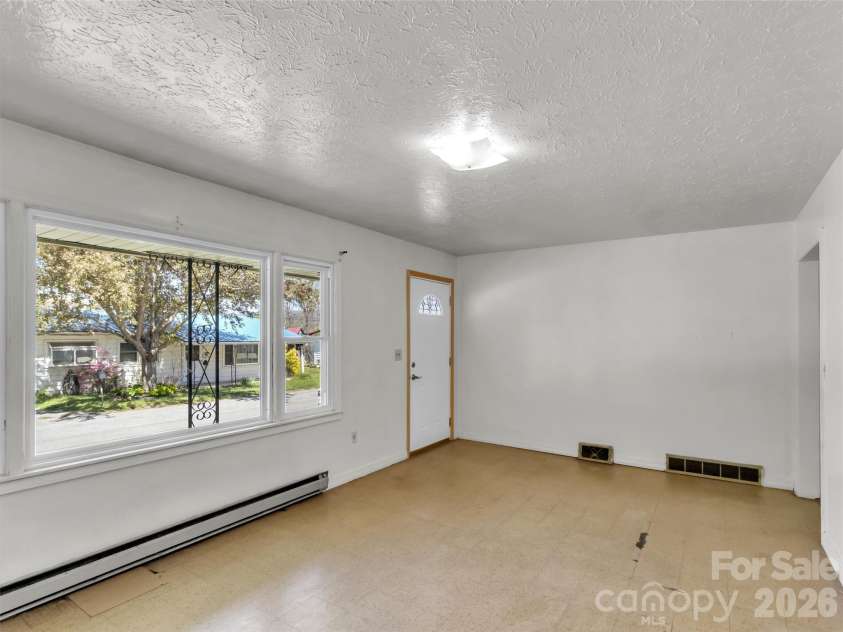 61 Indian Trail Loop, Waynesville, NC 28786.  MLS# CAR4368770, YatesRealty ID 15569. Living Room