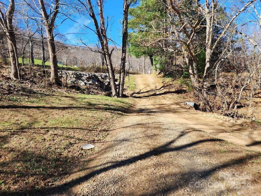 20 Coventry Lane, Burnsville, NC 28714.  MLS# CAR4199768, YatesRealty ID 1557. Driveway and Coventry Lane