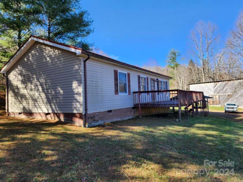 20 Coventry Lane, Burnsville, NC 28714.  MLS# CAR4199768, YatesRealty ID 1557. Front of home