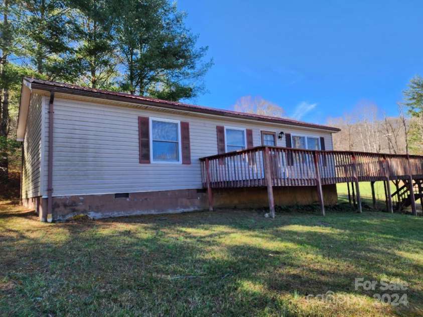 20 Coventry Lane, Burnsville, NC 28714.  MLS# CAR4199768, YatesRealty ID 1557. Front of house