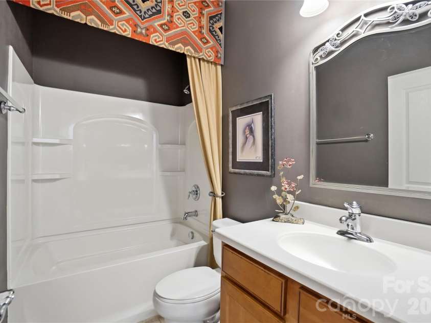 10469 Scotland Avenue, Fort Mill, SC 29707.  MLS# CAR4369452, YatesRealty ID 15570. 2nd Full Bath on Main