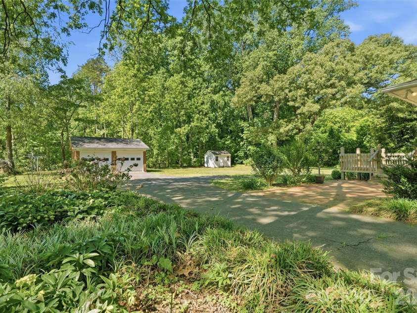 9021 Oxford Place, Huntersville, NC 28078.  MLS# CAR4372288, YatesRealty ID 15571. 