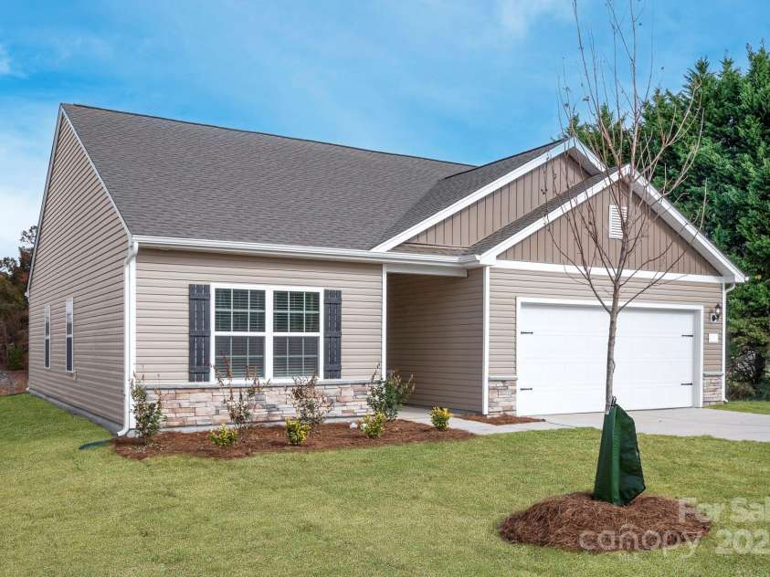 1084 Russell Drive, Winston Salem, NC 27127.  MLS# CAR4321823, YatesRealty ID 15572. 