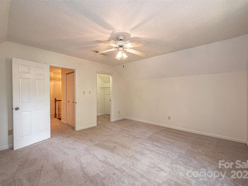 5138 Foley Drive, Hickory, NC 28601.  MLS# CAR4217198, YatesRealty ID 15572. 3rd Bedroom Upstairs.