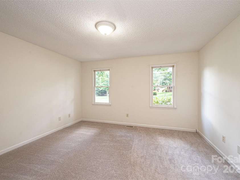 5138 Foley Drive, Hickory, NC 28601.  MLS# CAR4217198, YatesRealty ID 15572. Master Bedroom.
