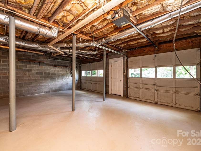 5138 Foley Drive, Hickory, NC 28601.  MLS# CAR4217198, YatesRealty ID 15572. Unfinished Basement with double garage.
