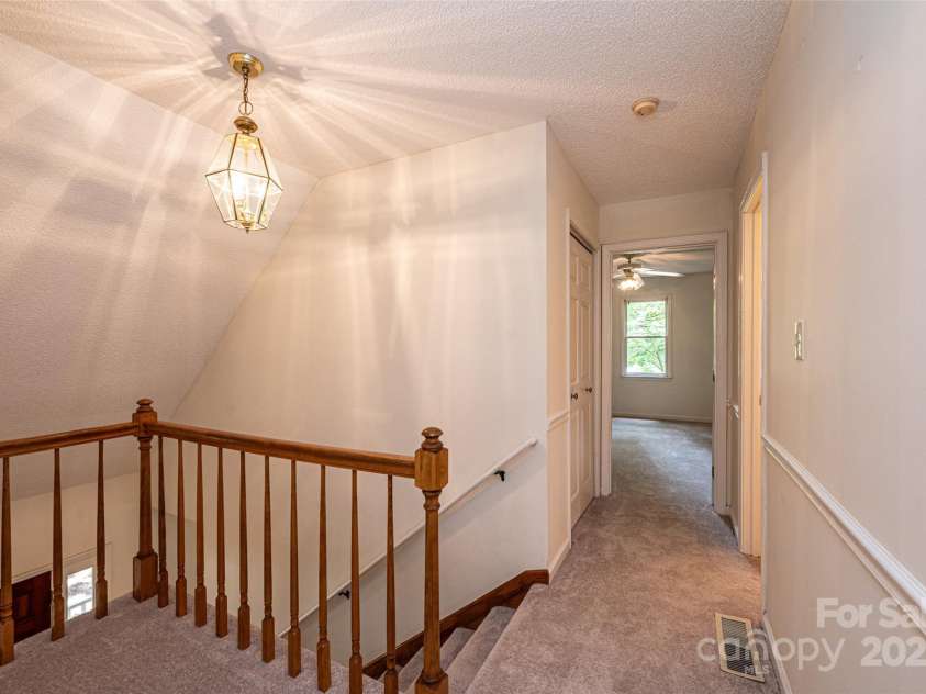 5138 Foley Drive, Hickory, NC 28601.  MLS# CAR4217198, YatesRealty ID 15572. Upstairs Hallways.