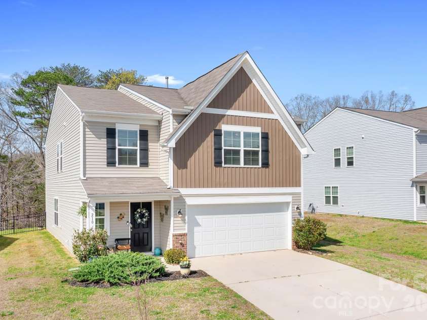 210 Silver Oak Circle, Rockwell, NC 28138.  MLS# CAR4358487, YatesRealty ID 15573. 
