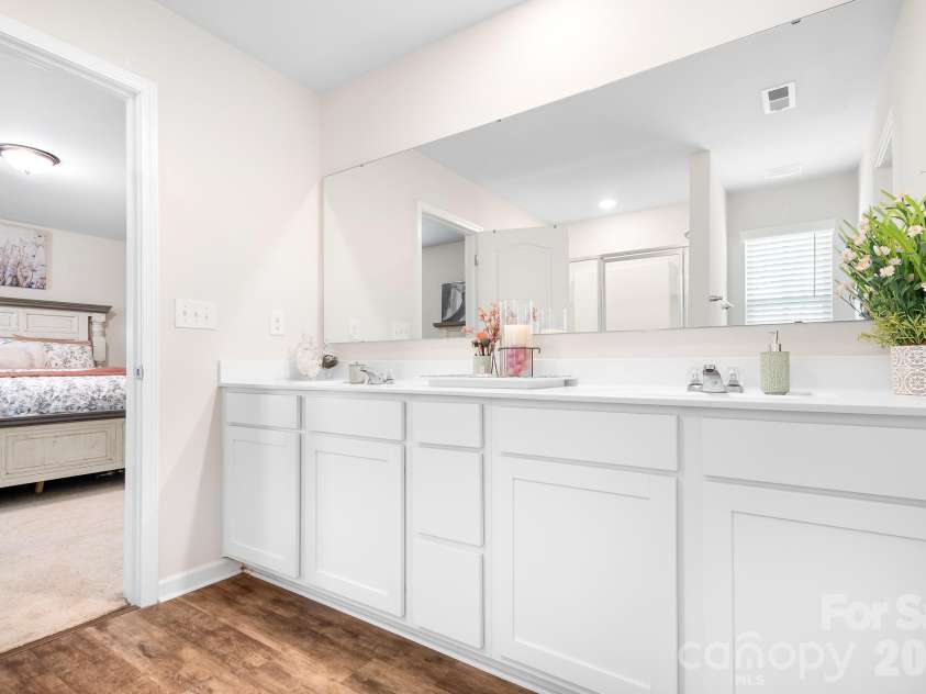 210 Silver Oak Circle, Rockwell, NC 28138.  MLS# CAR4358487, YatesRealty ID 15573. Primary Bath
