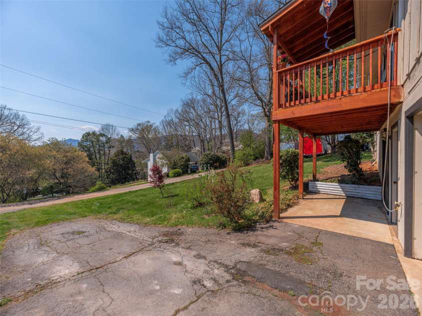 86 Hideaway Lane, Waynesville, NC 28785.  MLS# CAR4371205, YatesRealty ID 15574. Additional Parking