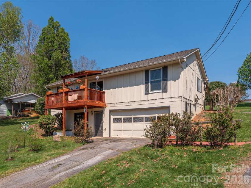 86 Hideaway Lane, Waynesville, NC 28785.  MLS# CAR4371205, YatesRealty ID 15574.  Drive Under Garage