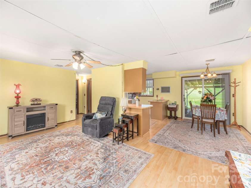 86 Hideaway Lane, Waynesville, NC 28785.  MLS# CAR4371205, YatesRealty ID 15574. Great Room, Open Floor Plan