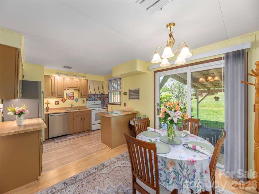 86 Hideaway Lane, Waynesville, NC 28785.  MLS# CAR4371205, YatesRealty ID 15574. Open & Spacious 