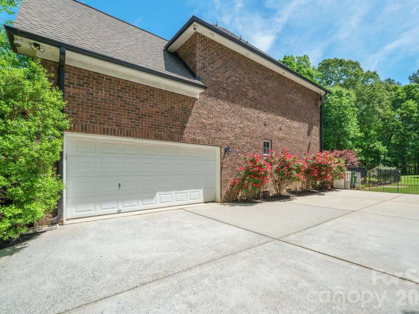 516 Shady Oaks Drive, Stanley, NC 28164.  MLS# CAR4371779, YatesRealty ID 15576. 